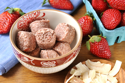 Strawberry Macaroons